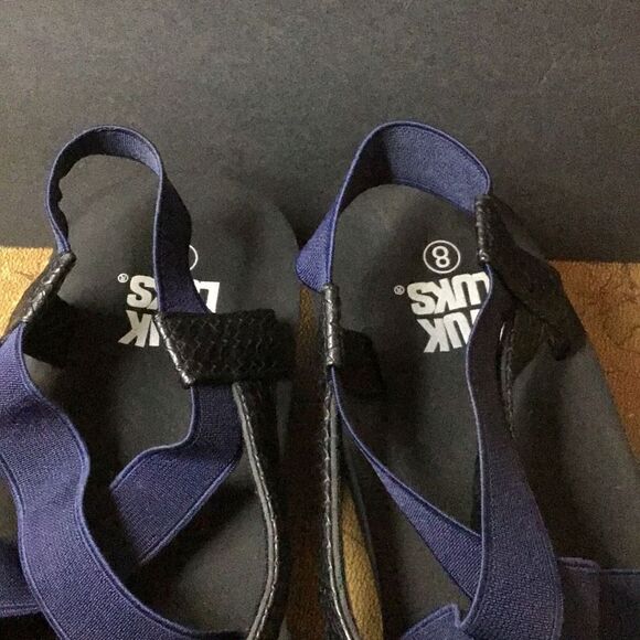 Mukluk, wedge, sandals, size 8 - Picture 2 of 7